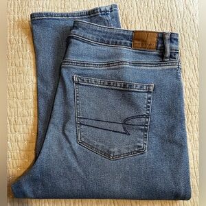 American Eagle Women’s Vintage Style Mom Jeans (size 16) High-Rise Straight Leg
